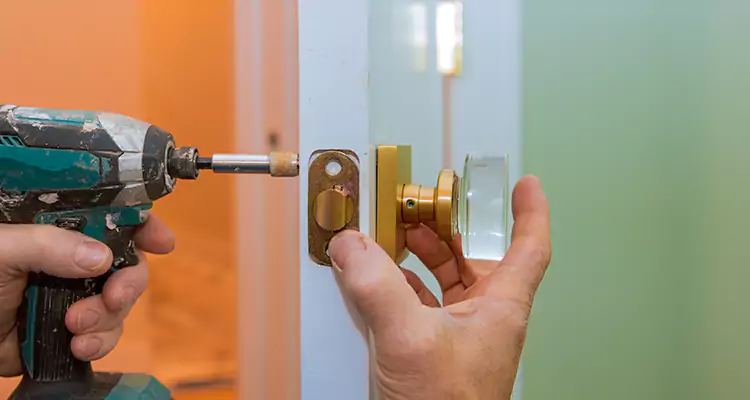 Broken Door Knob Fix in Alameda, CA