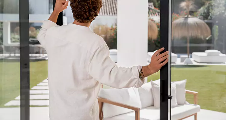 Sliding Screen Door Maintenance for Closing Issues in Alameda, CA